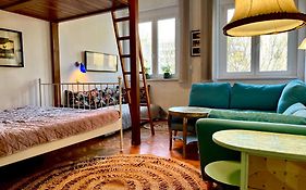 Cosy Art Flat 2